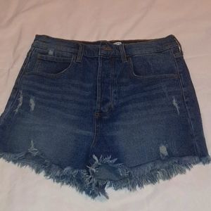 Fashion Nova High Wast Distressed shorts